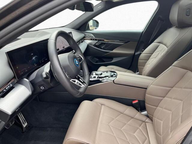 BMW i5 Touring eDrive40 M Sport Edition 84 kWh / Bowers&Wilkins / HUD / ACC