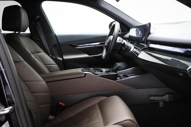 BMW i5 Touring eDrive40 84 kWh | COMFORT / DRIVING ASSISTANCE PROFOSSIONAL / INNOVATION / M SPORT PRO- PACK | STOELVENTILATIE | HOUTAFWERKING | 360 CAMERA | 20"