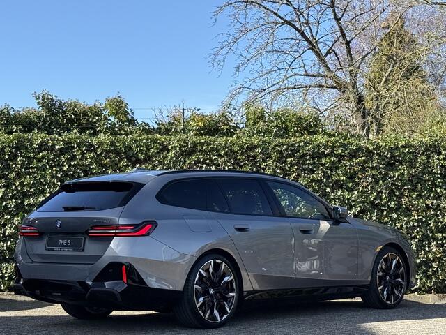 BMW i5 Touring eDrive40 | M-Sport Pro | 21'' | Panorama. | Comfortstoel. + vent. | B&W | Trekhaak | Park. Plus | Head-Up | Driv. Plus | Stuur + stoelverw.