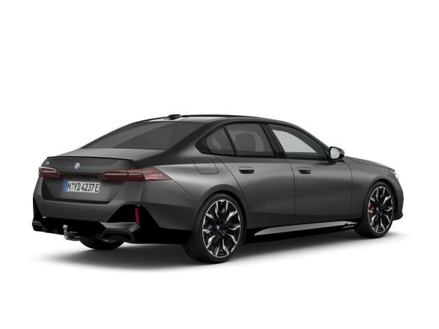 BMW i5 eDrive40 | M Sportpakket Pro | Travel Pack | Trekhaak | Panoramadak