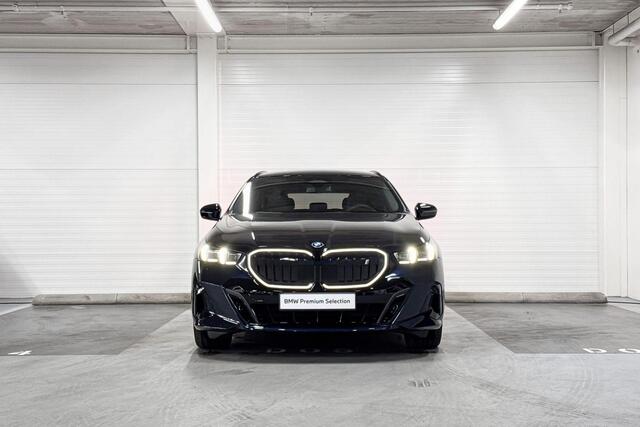 BMW i5 Touring eDrive40 | M-Sport Pro | Driving Assistant Plus | Harman/Kardon | Trekhaak