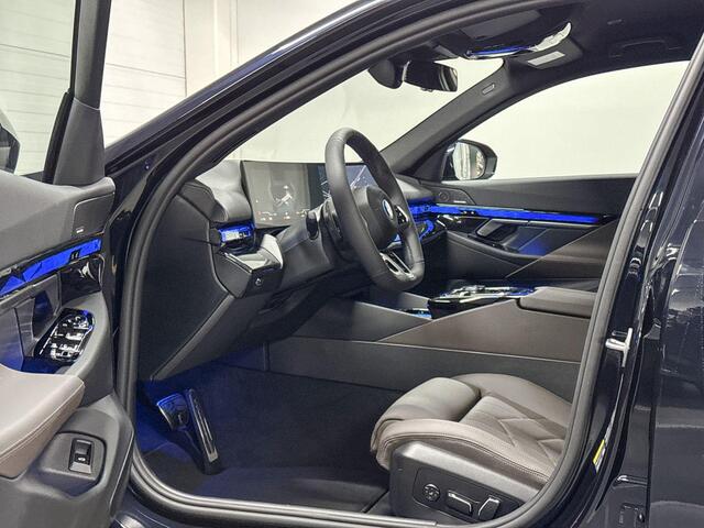 BMW i5 Touring eDrive40 | M-Sport Pro | Driving Assistant Plus | Harman/Kardon | Trekhaak