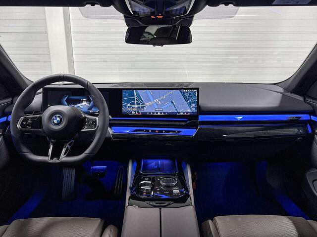 BMW i5 Touring eDrive40 | M-Sport Pro | Driving Assistant Plus | Harman/Kardon | Trekhaak