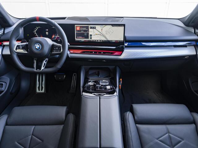 BMW i5 M60 | M Sportpakket Pro | Equipment Pack Pro | Travel Pack | Comfort Pack | Showroom Selection