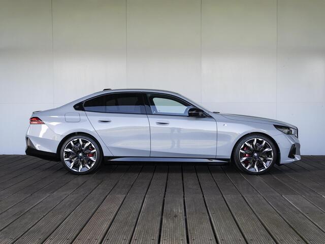 BMW i5 M60 | M Sportpakket Pro | Equipment Pack Pro | Travel Pack | Comfort Pack | Showroom Selection