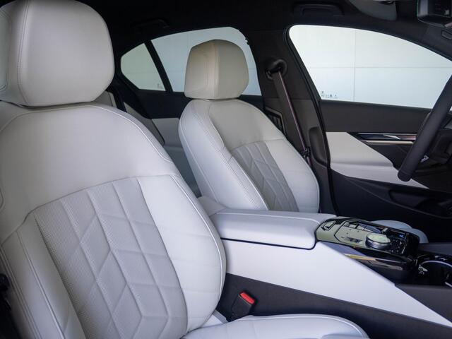 BMW i5 Sedan eDrive40 | M Sportpakket Pro | Innovation Pack | Trekhaak