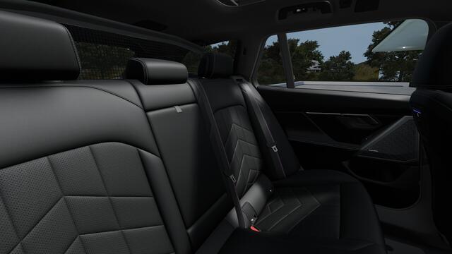 BMW i5 Touring eDrive40 M Sport / Panoramadak / Trekhaak / Bowers & Wilkins / Adaptieve LED / Parking Assistant Plus / Stoelventilatie / Comfort Access