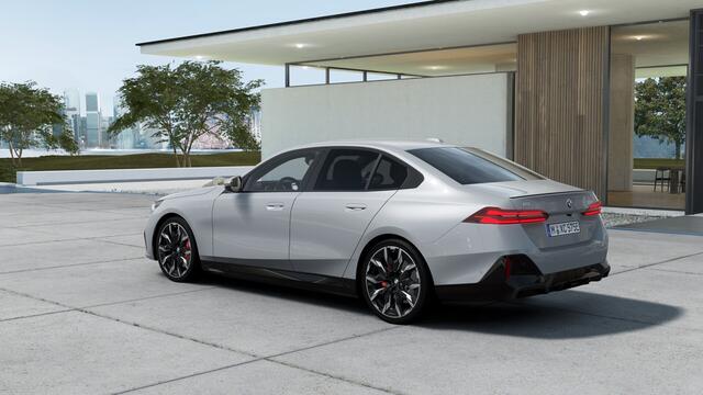 BMW i5 eDrive40 M Sport / Bowers & Wilkins / Adaptieve LED / Comfort Access / Stoelventilatie / Parking Assistant Plus / Comfortstoelen