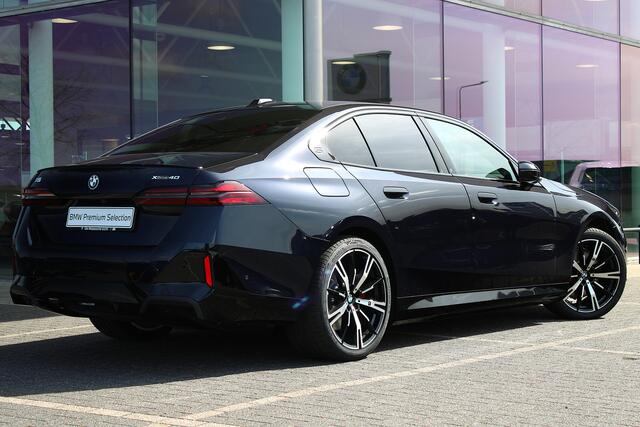 BMW i5 xDrive40 M Sport / Trekhaak / Adaptief onderstel professional / Comfortstoelen / Comfort Access / Parking Assistant Plus / Stuurverwarming