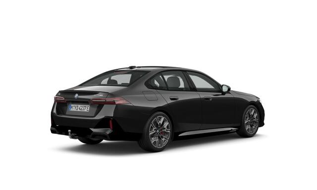 BMW i5 eDrive40 84 kWh | M-Sport Pro | 20" | Panorama. | Park. + Driv. Plus | Trekhaak | Comf. + Trav. Pack Innovation Pack | Verw. Stoelen V+ A | Stuurwiel Verw. | 4-zone Airco.