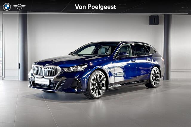 BMW i5 Touring xDrive40 | M Sport | Glazen Panoramadak | Bowers & Wilkins | Iconic Glow | Trekhaak |