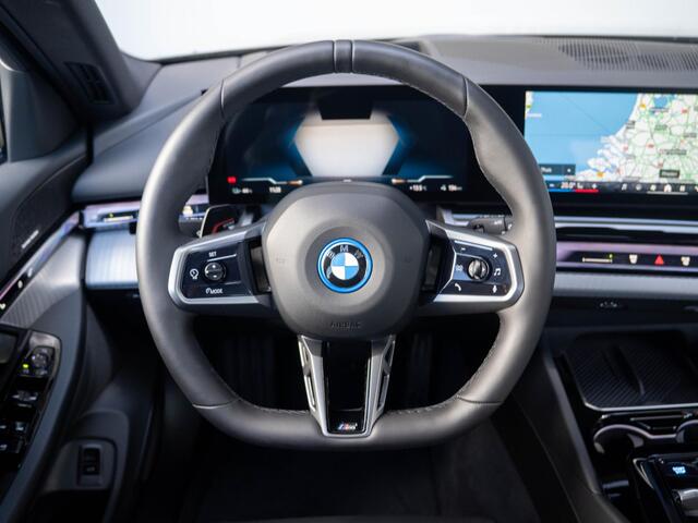 BMW i5 Touring eDrive40 | M Sportpakket | Innovation Pack | Comfort Access | Stoelventilatie | Harman-Kardon | 20''