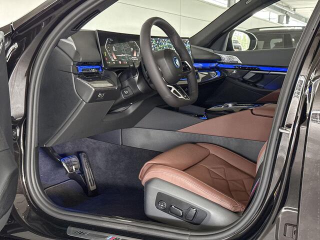 BMW i5 Touring xDrive40 84 kWh | M Sportpakket Pro | Innovation Pack | Travel Pack | Comfort Pack | Huisselectie