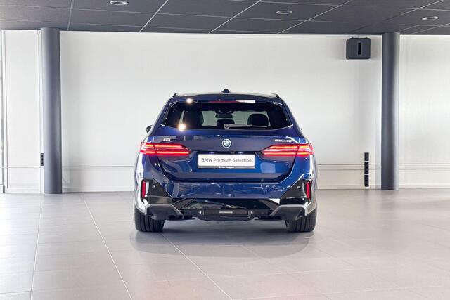BMW i5 Touring eDrive40 M Sport Edition | M Sport Pro | Glazen Panoramadak | Harman Kardon | Stoelventilatie | Trekhaak |