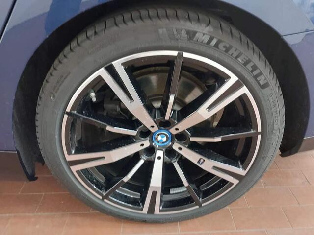 BMW i5 Touring eDrive40 84 kWh | M-Sport | 20" | CoPilot | Harman Kardon | Trekhaak | Stoelventilatie