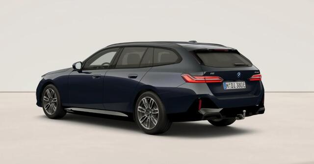 BMW i5 Touring eDrive40 M Sport Edition 84 kWh Trekhaak - B&W - Driving/Parking Assistant Professional - Head up - Stuurwielrandverwarming - Getinte Ruiten - Stoelventilatie - Stoelverwarming voor/achter -