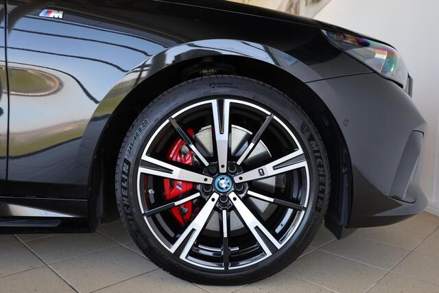 BMW i5 Touring eDrive40 | M Sportpakket Pro | Comfortstoelen | Bowers & Wilkins Sound System | Driving Assistant Professional | Elektr. Trekhaak