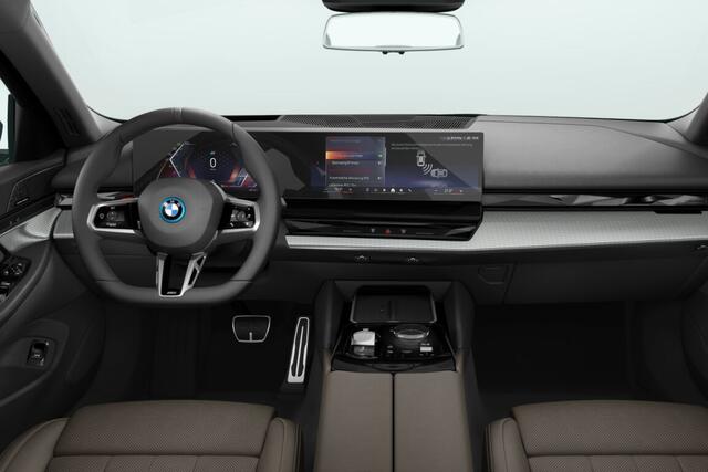 BMW i5 Sedan eDrive40 M Sport Edition 84 kWh | M Sportpakket Pro | Innovation Pack | Travel Pack | Comfort Pack | Trekhaak