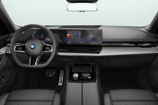 BMW i5 Touring eDrive40 M Sport Edition 84 kWh | M Sportpakket Pro | Travel Pack | Comfort Pack | Trekhaak