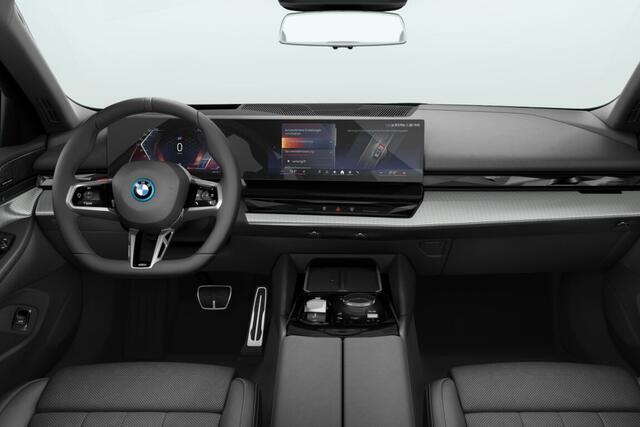 BMW i5 Touring eDrive40 M Sport Edition 84 kWh | M Sportpakket Pro | Innovation Pack | Comfort Pack
