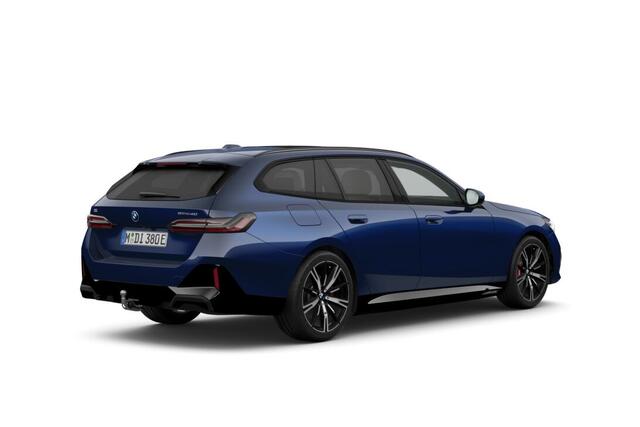 BMW i5 Touring xDrive40 84 kWh | M Sportpakket Pro | Innovation Pack | Travel Pack | Comfort Pack | Trekhaak