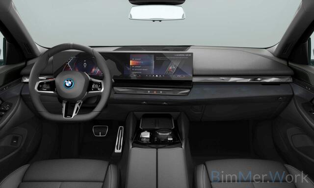 BMW i5 eDrive40 M Sport | Orig. NL | Driving Assistant Plus | Lederen Bekleding | Ambient verlichting |