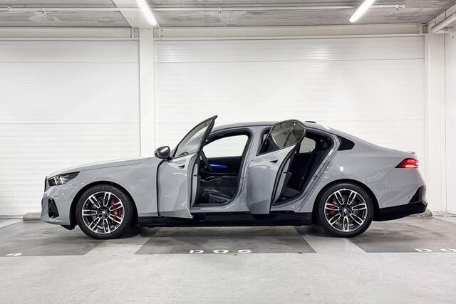 BMW i5 eDrive40 | M-Sport Pro | Innovation Pack | Travel Pack | Comfort Pack | Panoramadak | Stoelventilatie | Stuurwielverwarming | Harman/Kardon | Parking Assistant Plus | Comfort Access