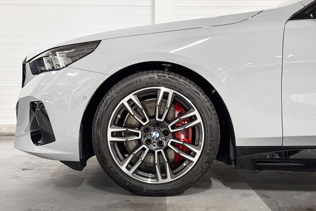 BMW i5 eDrive40 | M-Sport Pro | Innovation Pack | Travel Pack | Comfort Pack | Panoramadak | Stoelventilatie | Stuurwielverwarming | Harman/Kardon | Parking Assistant Plus | Comfort Access