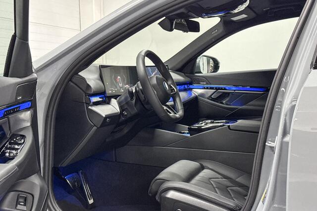 BMW i5 eDrive40 | M-Sport Pro | Innovation Pack | Travel Pack | Comfort Pack | Panoramadak | Stoelventilatie | Stuurwielverwarming | Harman/Kardon | Parking Assistant Plus | Comfort Access