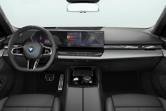 BMW i5 Touring xDrive40 84 kWh