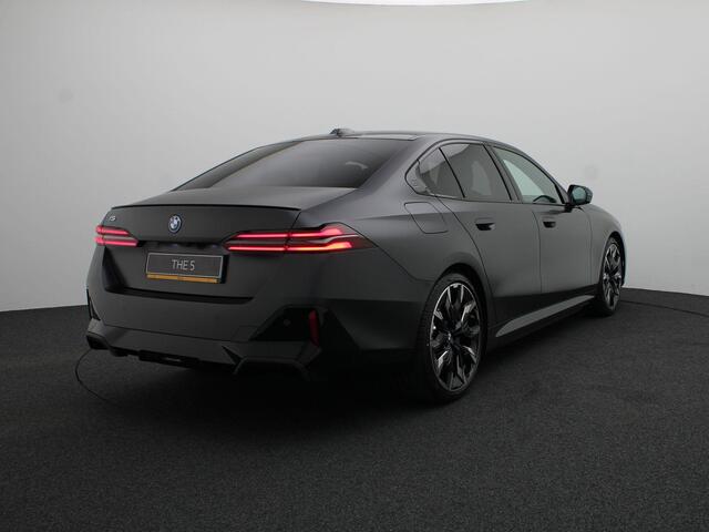 BMW i5 eDrive40 | M Sportpakket Pro | Travel Pack | Trekhaak | Panoramadak