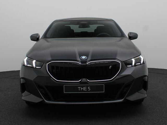 BMW i5 eDrive40 | M Sportpakket Pro | Travel Pack | Trekhaak | Panoramadak