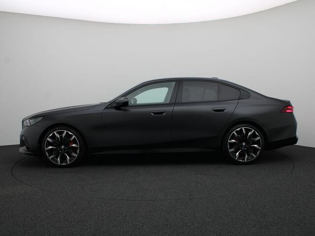 BMW i5 eDrive40 | M Sportpakket Pro | Travel Pack | Trekhaak | Panoramadak