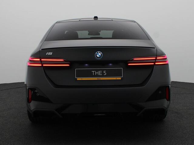 BMW i5 eDrive40 | M Sportpakket Pro | Travel Pack | Trekhaak | Panoramadak