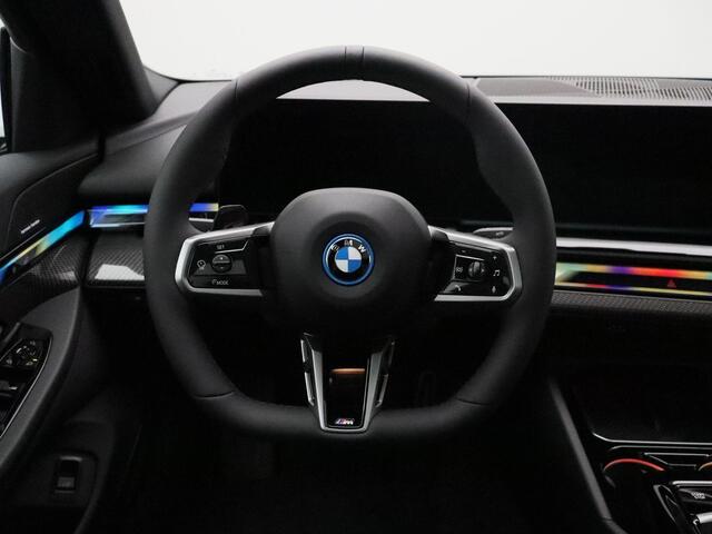BMW i5 eDrive40 | M Sportpakket Pro | Travel Pack | Trekhaak | Panoramadak