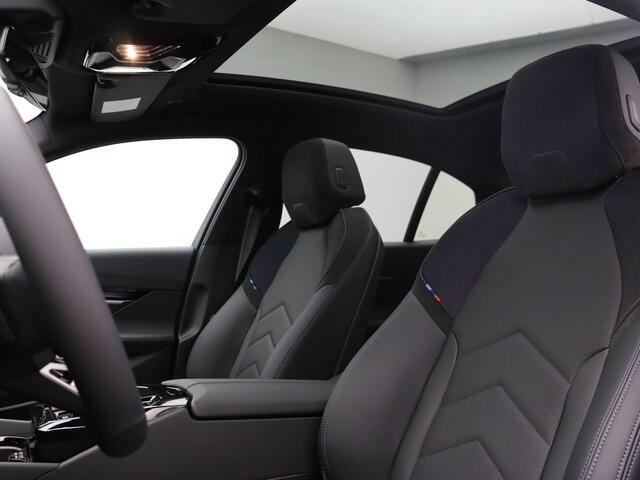 BMW i5 eDrive40 | M Sportpakket Pro | Travel Pack | Trekhaak | Panoramadak