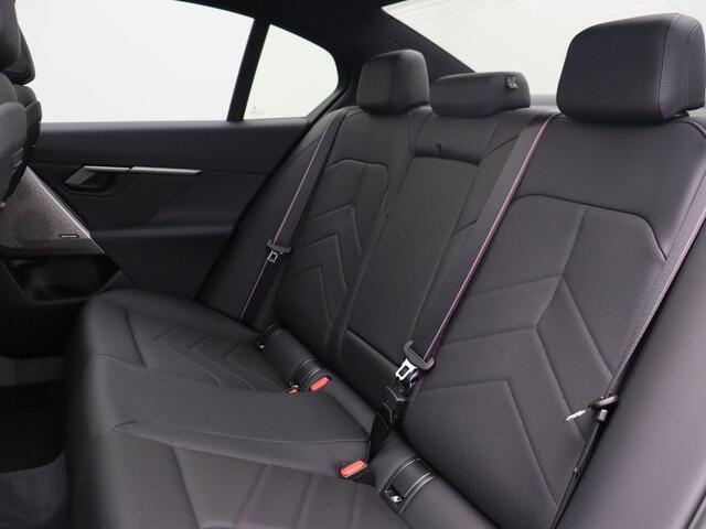 BMW i5 eDrive40 | M Sportpakket Pro | Travel Pack | Trekhaak | Panoramadak