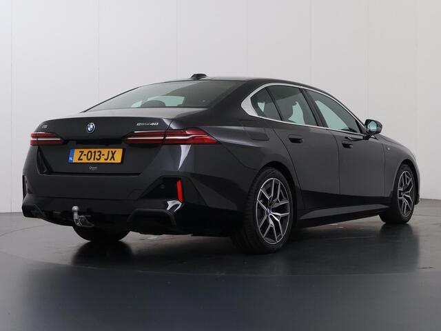 BMW i5 eDrive40 84 kWh | M-Pakket | SOH 97% | Harman/Kardon | Comfortstoelen + Memory | Curved Display | 360 Camera | Apple CarPlay/ Android Auto | Trekhaak |