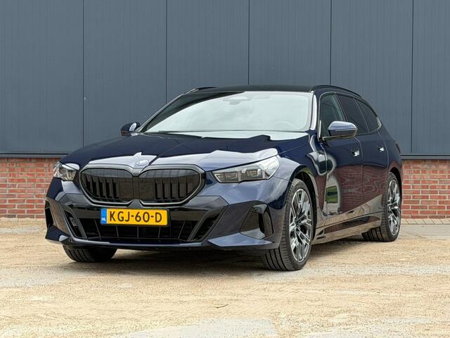 BMW i5 Touring eDrive40 84 kWh M-Sport Panoramadak, 20'', BenW, Head UP