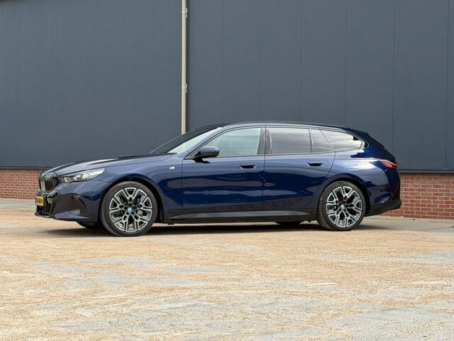 BMW i5 Touring eDrive40 84 kWh M-Sport Panoramadak, 20'', BenW, Head UP