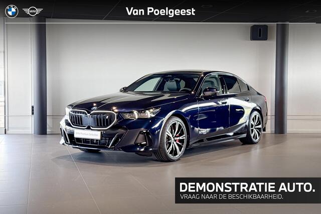 BMW i5 Sedan eDrive40 M Sport Edition 84 kWh | M Sport Pro | Glazen Panoramadak | Harman Kardon | Iconic Glow | Comfort Access |