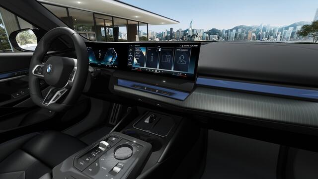 BMW i5 Touring eDrive40 M Sport / Panoramadak / Achteruitrijcamera / Adaptieve LED / Comfort Access / Stoelventilatie / Stuurverwarming