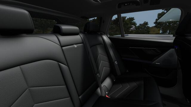 BMW i5 Touring eDrive40 M Sport / Panoramadak / Achteruitrijcamera / Adaptieve LED / Comfort Access / Stoelventilatie / Stuurverwarming