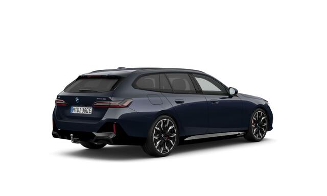 BMW i5 Touring eDrive40 | M-Sport Pro | 21'' | Panorama. | Comfortstoel. + vent. | Park. + Driv. Plus | Head-Up | Trekhaak | Comf. Acc. | Stuur + stoelverw. voor/achter | AC snelladen (22kW) | Harman/Kardon