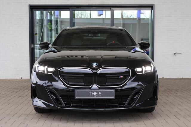 BMW i5 M60 xDrive | Driving Assistant Professional | Bowers & Wilkins | trekhaak elektrisch uitklapbaar | M Sport Pro