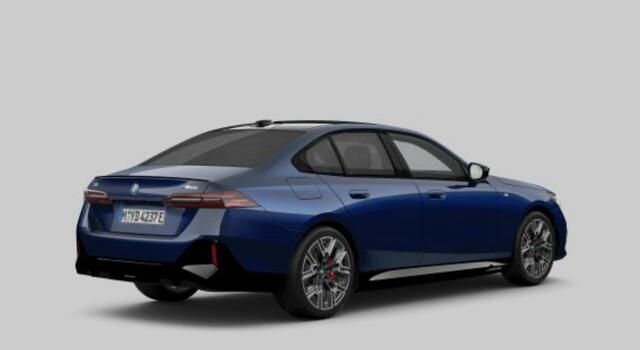 BMW i5 M60 xDrive 84 kWh Panoramadak - Bowers & Wilkins - Driving Assistant Professional - Stoelventilatie - M Adaptief onderstel Professional - Comfort Access - Parking Assistant Professional