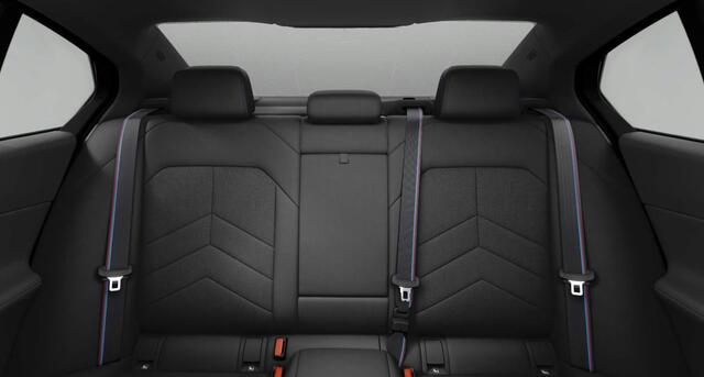 BMW i5 M60 xDrive 84 kWh Panoramadak - Bowers & Wilkins - Driving Assistant Professional - Stoelventilatie - M Adaptief onderstel Professional - Comfort Access - Parking Assistant Professional