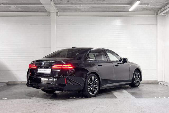 BMW i5 Sedan M60 xDrive 84 kWh | M Sport Pro | Innovation Pack | Travel Pack | Comfort Pack | Trekhaak