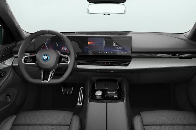 BMW i5 Sedan eDrive40 M Sport Pro Edition 84 kWh | M Sportpakket Pro | Innovation Pack | Travel Pack | Comfort Pack