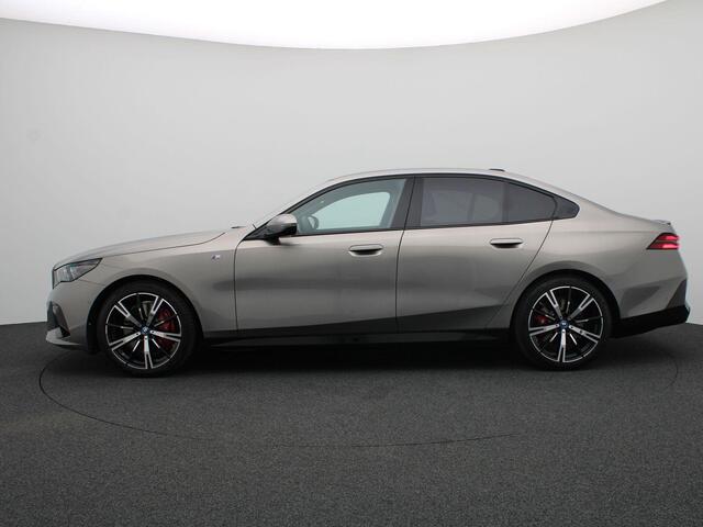BMW i5 eDrive40 | M Sportpakket Pro | Panoramadak | Bowers & Wilkins | Comfortstoelen | Trekhaak